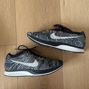 Nike flyknit racer Black/White Women’s 6/Men’s 4.5.